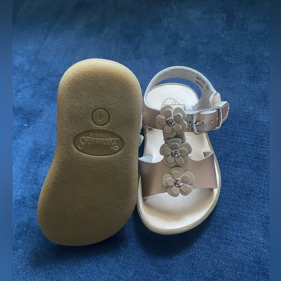 Footmates Eco-Jasmine Soft Gold Size 4 - Picture 2 of 4